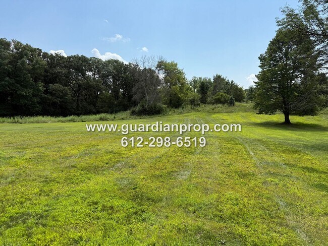 Building Photo - Fully Updated House on 3 1/2 Acres for Oct...
