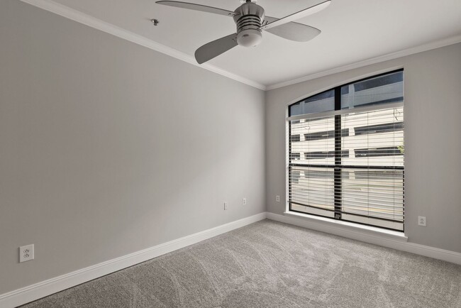 Building Photo - Spacious Music Row Condo (SPECIAL: 1/2 off...