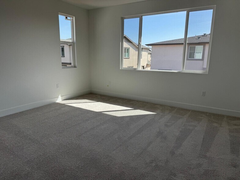 Building Photo - 2836 Wrangell St