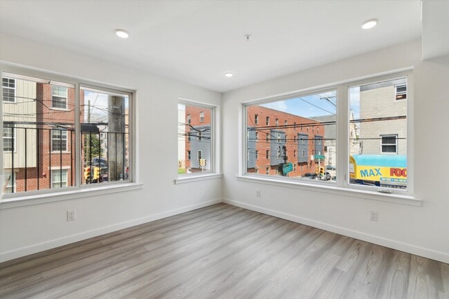 Building Photo - 1338 N 15th St