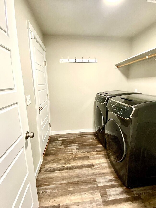 Building Photo - 3 Bedroom 2 Bath  PET FRIENDLY home in SW ...