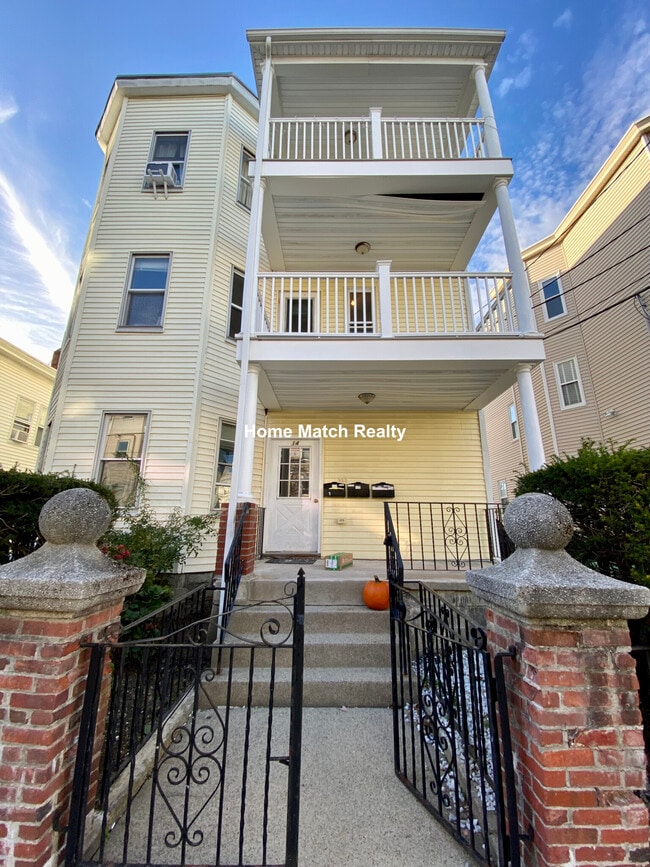 Building Photo - 14 Belknap St