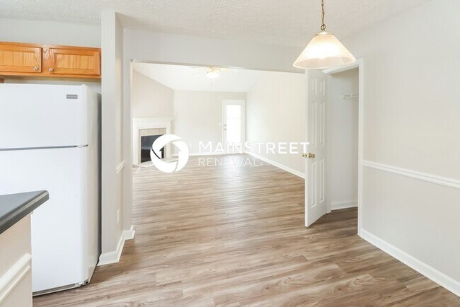 Building Photo - 3 Bedroom Pet-Friendly Home in Jonesboro, GA with Main Street Renewal