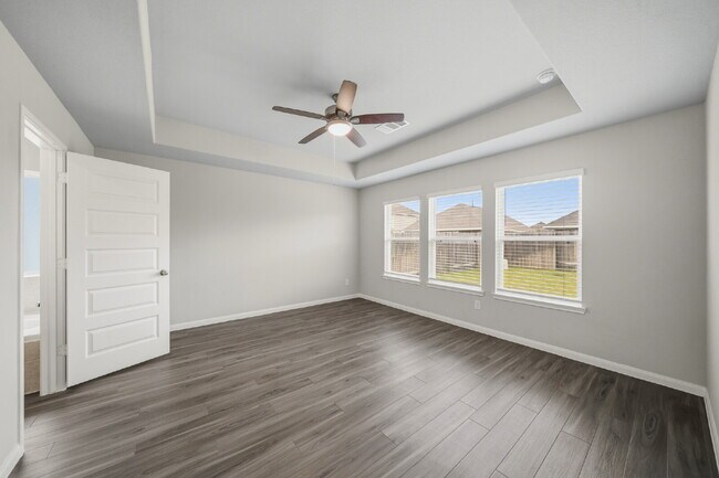 Building Photo - Move-In Special: 1/2 off your second full month of rent! Beautiful, Well-Maintained 3-Bedroom, 2-...