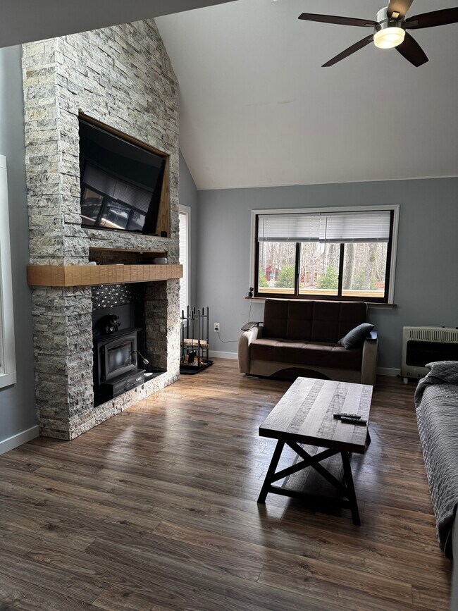 Building Photo - 159 Tommy's Ln