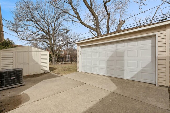 Building Photo - 4538 Dempster St