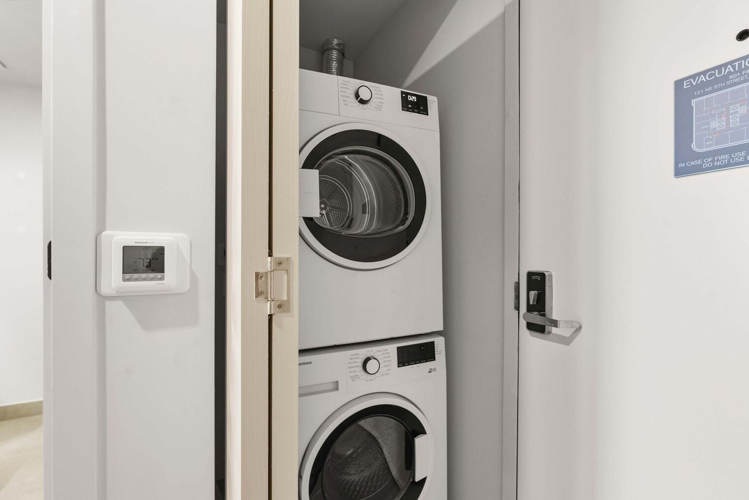 Building Photo - 121 NE 5th St