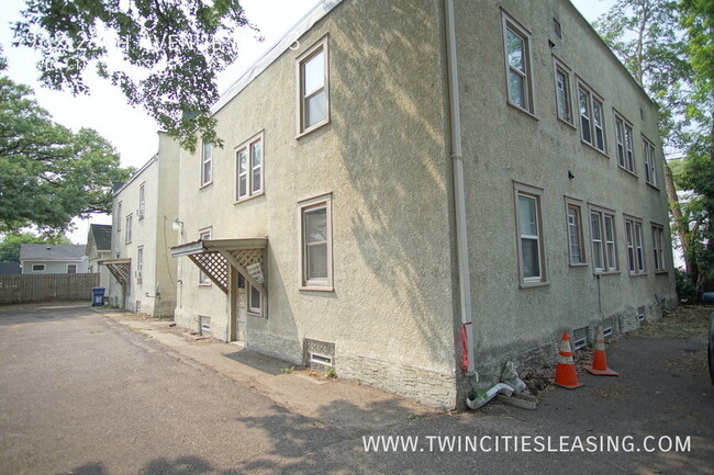 Building Photo - Great Apartment in NE Minneapolis