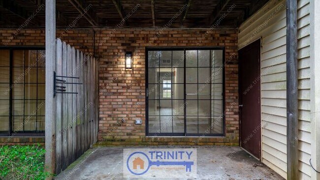 Building Photo - Coming Soon! Newly updated and spacious!