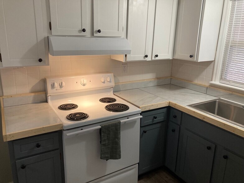 Building Photo - 2039 Nashville Ct