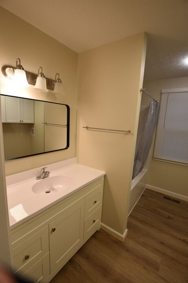 Building Photo - One Bedroom Home in Greenfield