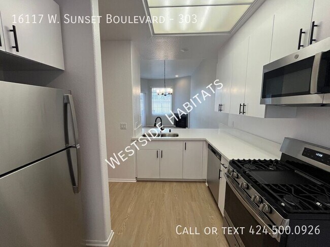 Building Photo - 16117 W Sunset Blvd