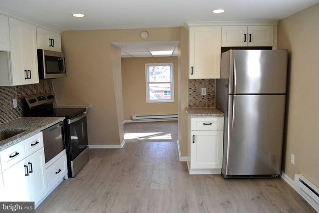 Building Photo - 1643 Rockwell Rd