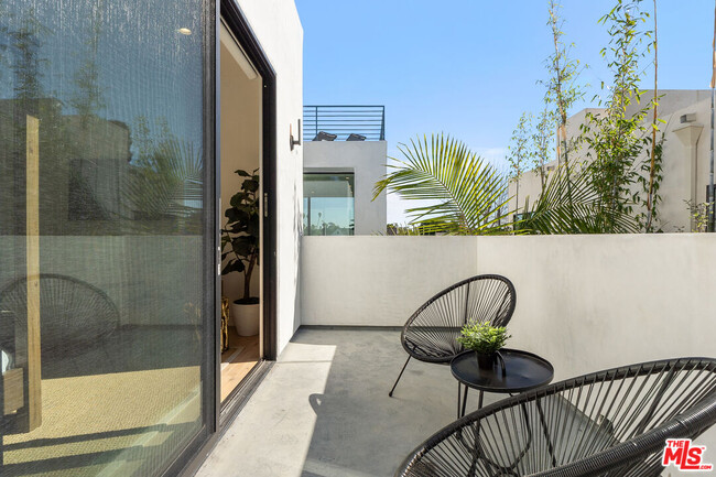 Building Photo - 1621 N Fairfax Ave