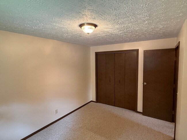 Building Photo - 2900 Thackeray Ave NW