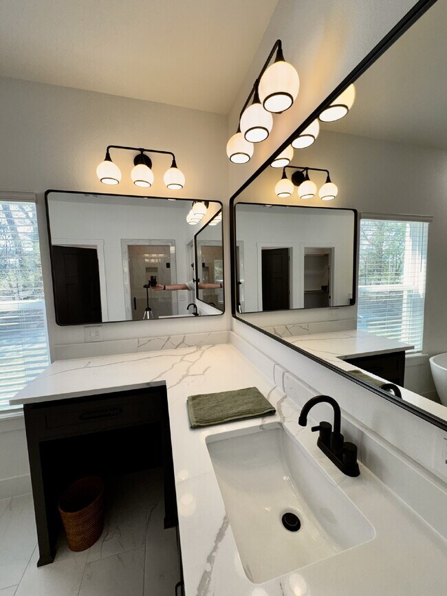 Building Photo - 8881 Williams Rd