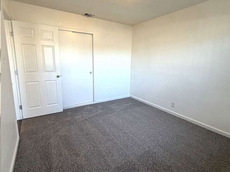 Building Photo - 2129 Winafred St