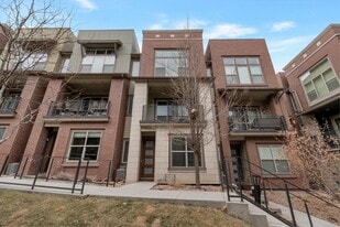Building Photo - 415 Primrose Ln