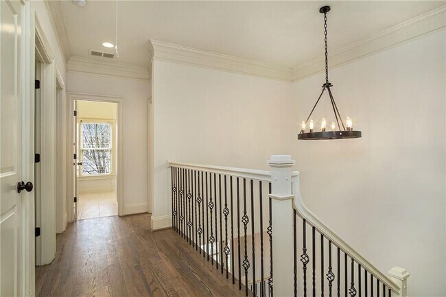 Building Photo - 208 Clarion Ave