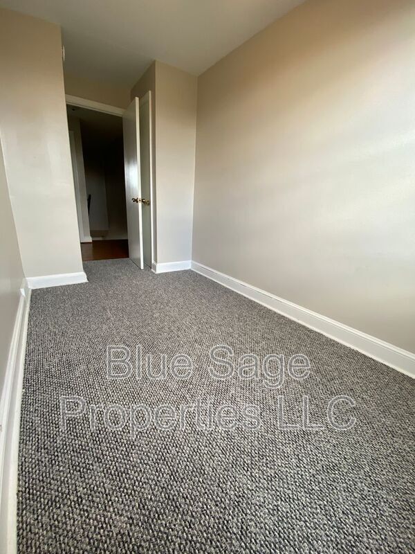 Building Photo - 2254 S Harwood Ave