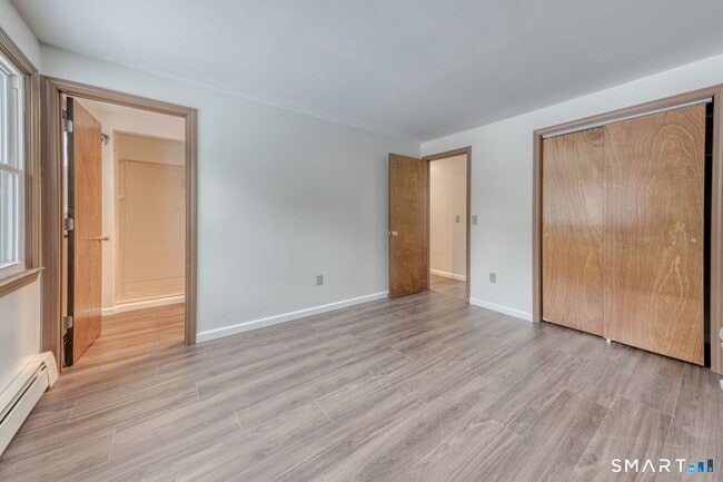 Building Photo - 5 Cutler Ln