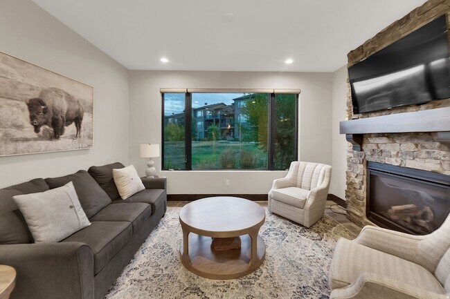 Building Photo - 6357 E 820 S