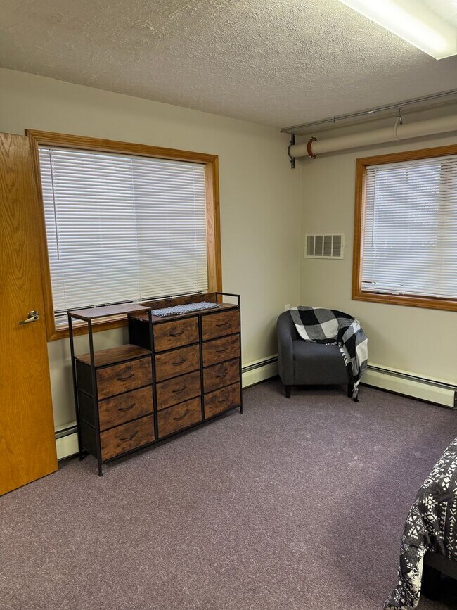 Building Photo - 104 State St