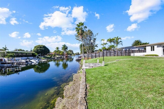 Building Photo - 10750 SW 43rd Ln