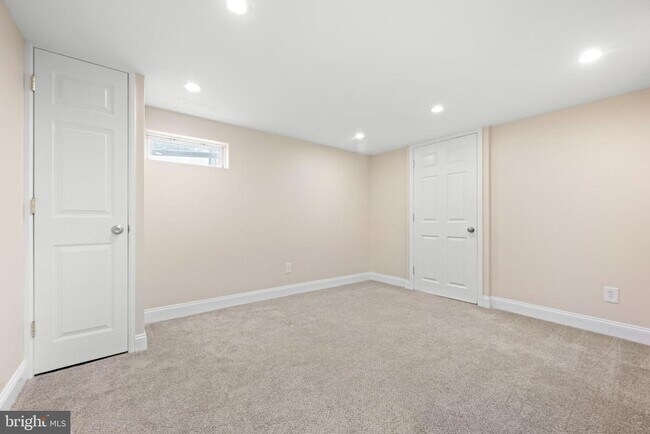 Building Photo - 3 Buttonwood Ave