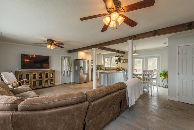 Building Photo - Knoxville 37918 - 2 Bedroom, 1 Bath, Ranch in Fountain City - Call or text Ryan Fogarty (865) 333...