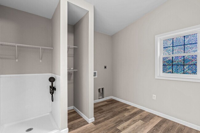 Building Photo - 214 Tall Tree Court