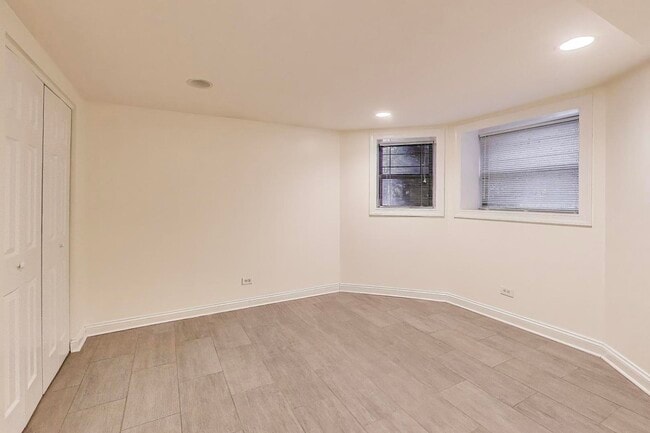 Building Photo - 3901 N Hamilton Ave