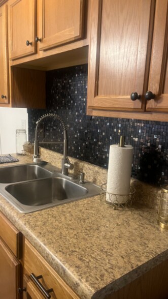 Building Photo - 2250 Evelyn Ave