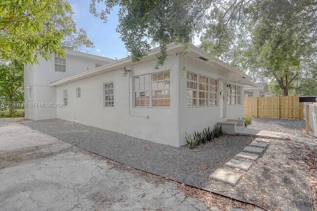 Building Photo - 3628 Thomas Ave