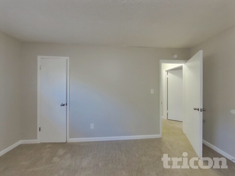 Building Photo - 236 Independence Dr