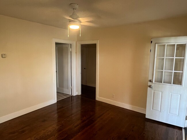 Building Photo - 2-Bedroom Crockett Lower Duplex Unit Avail...