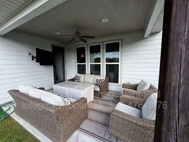 Building Photo - 200 Tennyson Dr