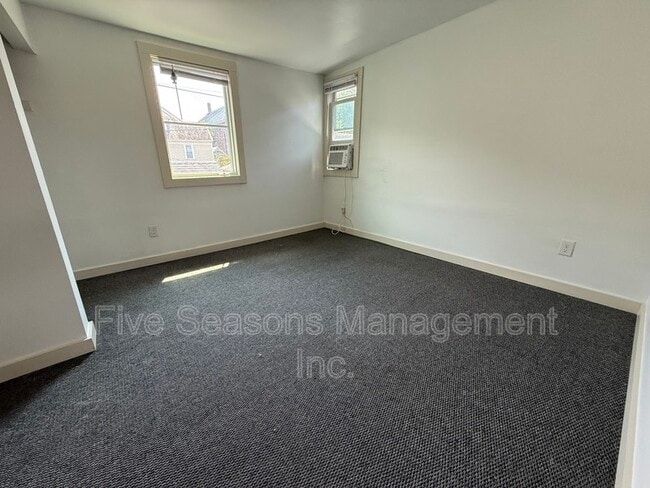 Building Photo - 133 Elmwood Ave