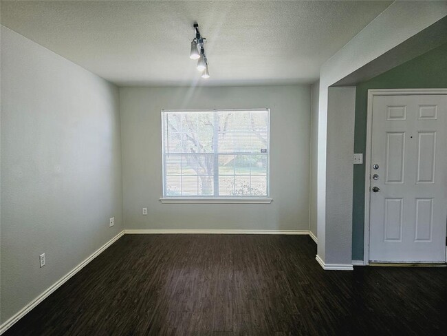 Building Photo - 650 Goldenrod St