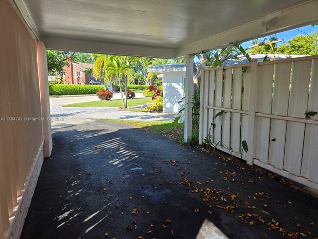 Building Photo - 1152 Bayview Dr