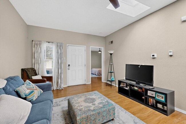 Building Photo - NE 2 Bedroom 2 Bath with Garage