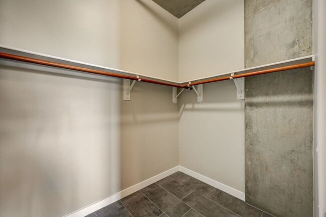 Building Photo - $500 OFF MOVE IN SPECIAL!!