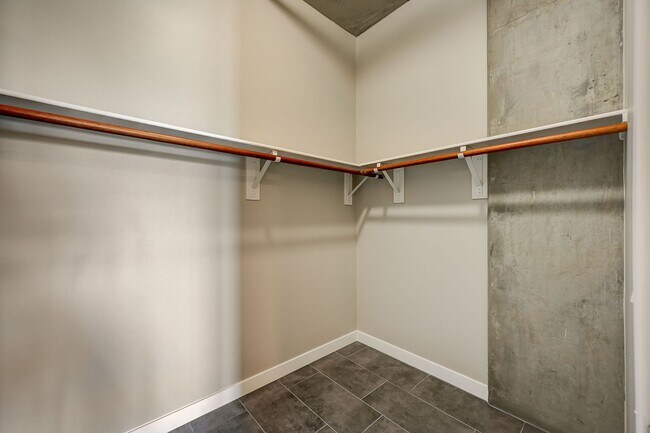 Building Photo - HOUSING CHOICE VOUCHER APPROVED! MOVE IN SPECIAL! **ONE MONTH FREE w/ 13 MONTH LEASE!!**