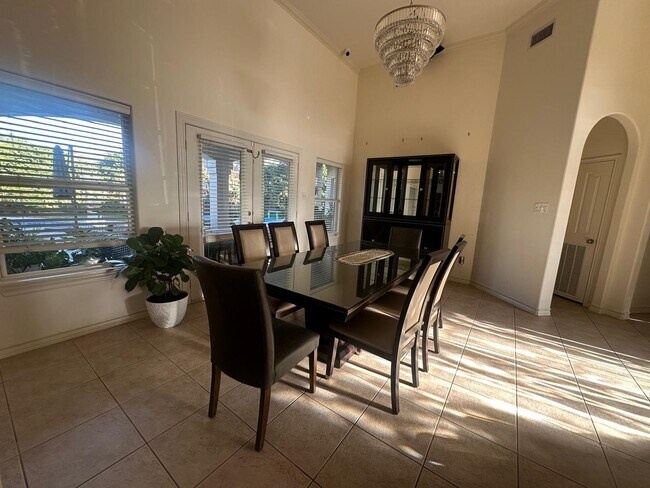 Building Photo - 102 Cardinal Ln