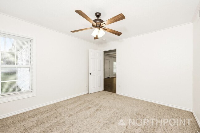 Building Photo - 3 BR/1BA | Updated Single Family Home | 1-Car Garage Parking | Great backyard