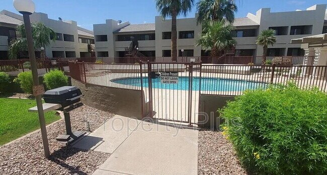 Building Photo - 3301 E Earll Dr