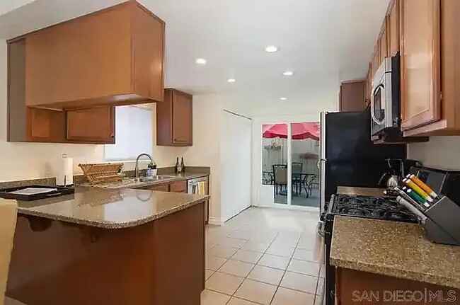 Building Photo - 3175 Howard Ave