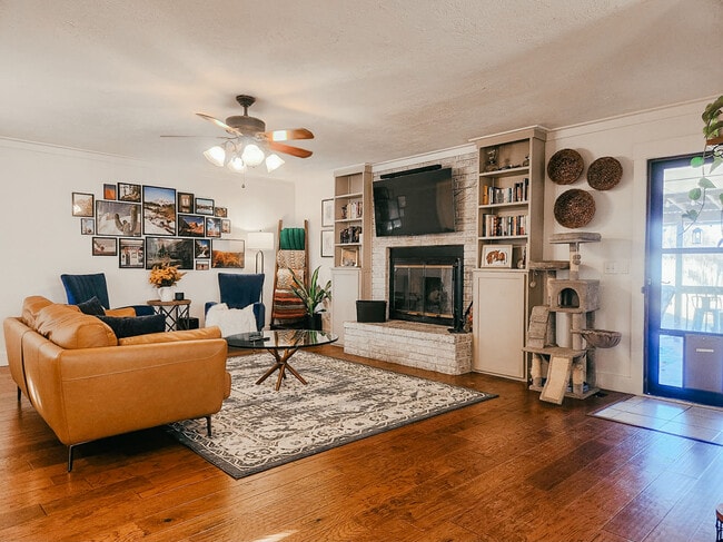 Building Photo - 310 Lacey Dr