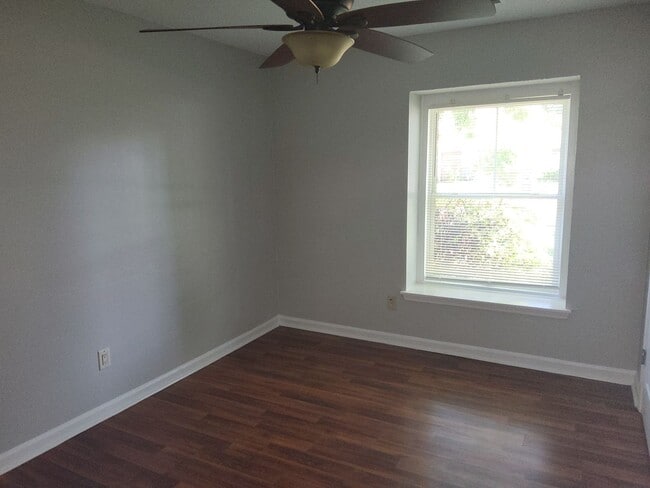 Building Photo - 7643 Ivy Hollow Dr