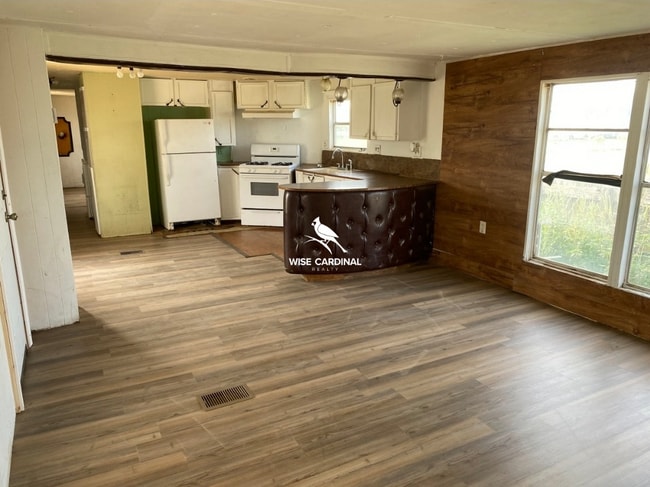 Building Photo - 509 May St